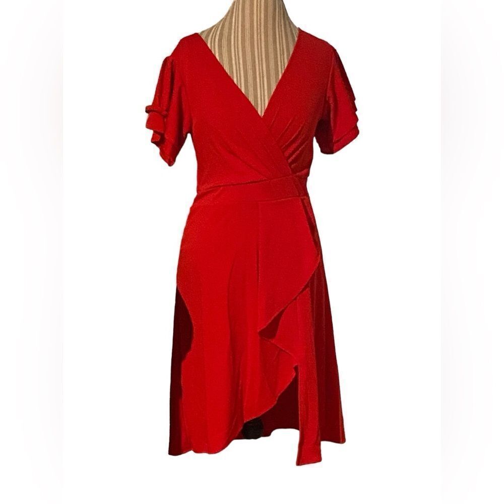 Beautiful boutique dress ordered online size medium pic has a shadow never worn